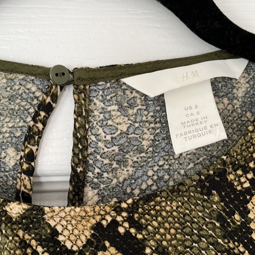 H&M Snake Top - Picture 2 of 3